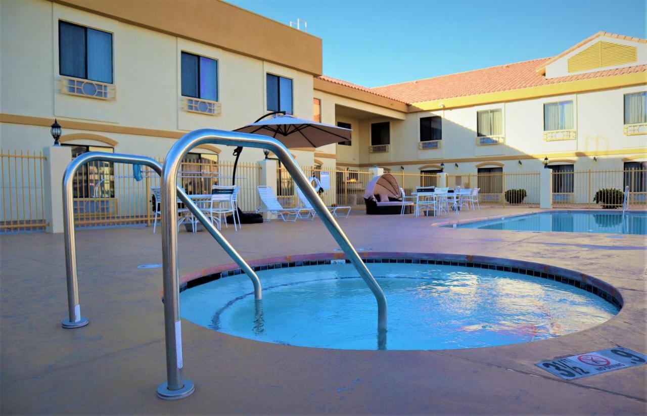 Oasis Inn And Suites 29 Palms Hotel Joshua Tree National Park Twentynine Palms Buitenkant foto