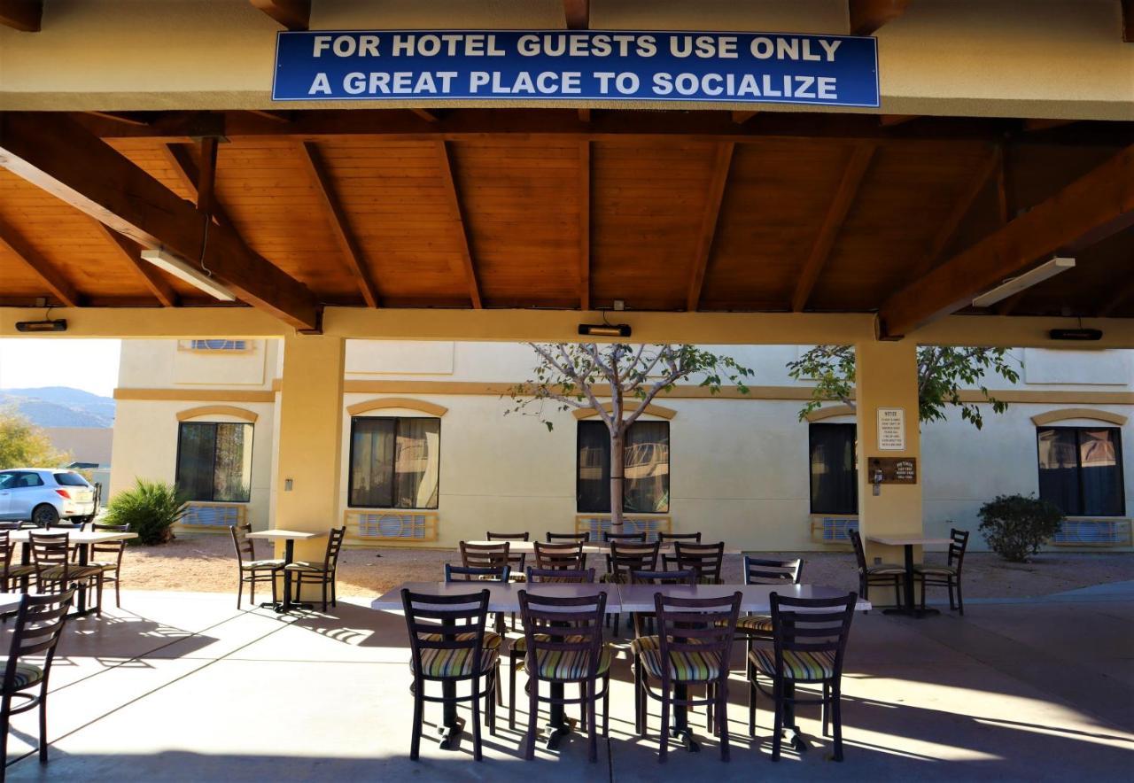Oasis Inn And Suites 29 Palms Hotel Joshua Tree National Park Twentynine Palms Buitenkant foto