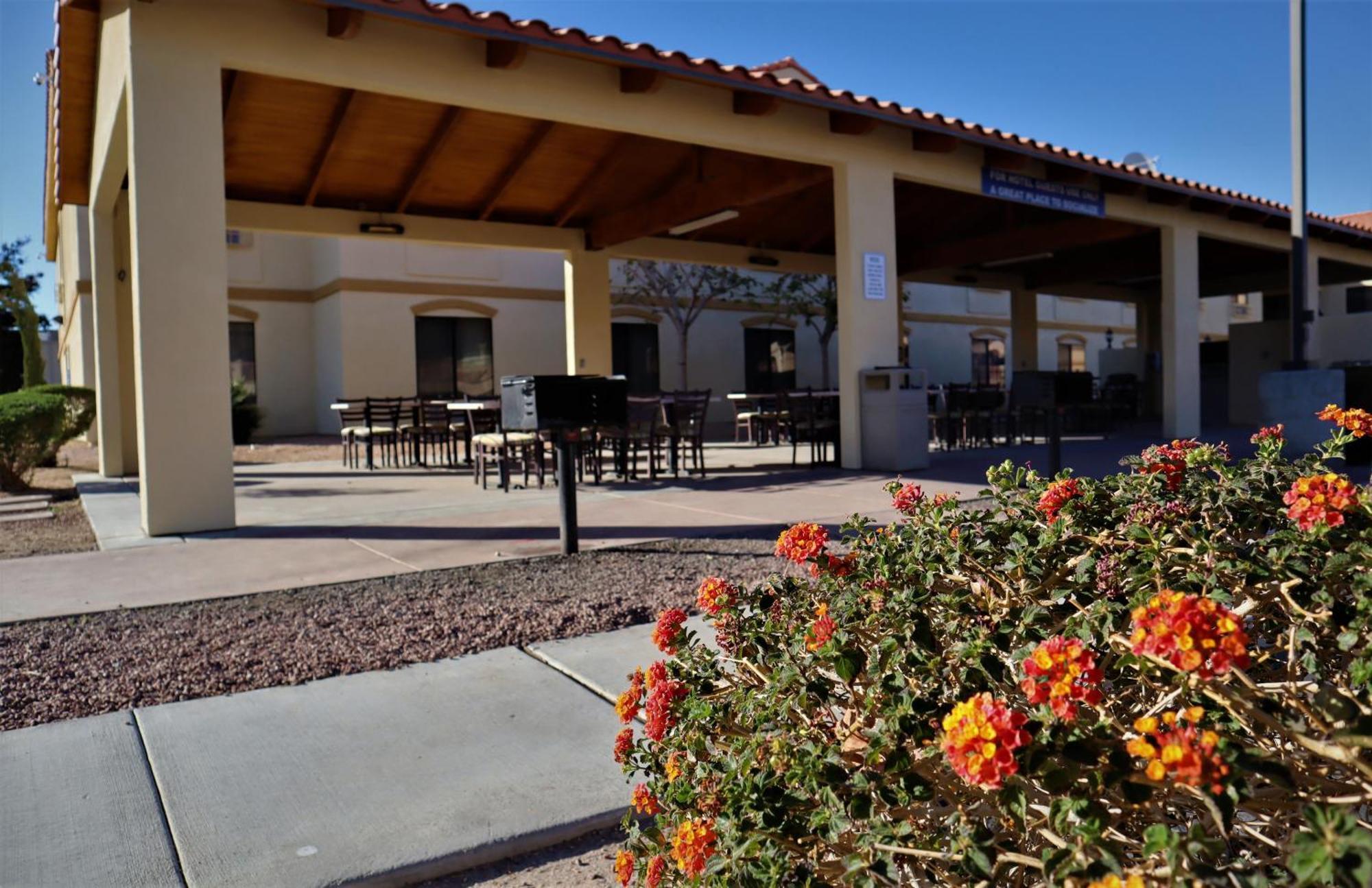 Oasis Inn And Suites 29 Palms Hotel Joshua Tree National Park Twentynine Palms Buitenkant foto